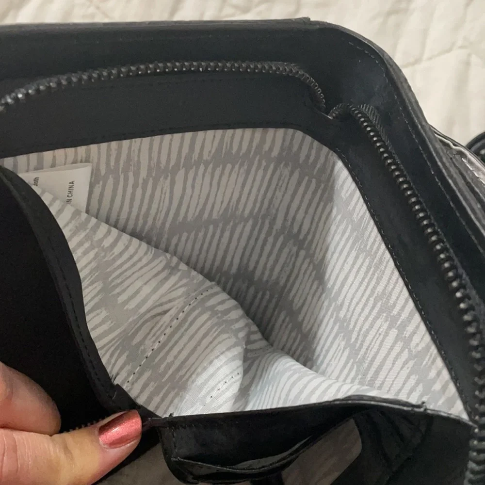 Violet‎ Ray black crossbody (NWT)